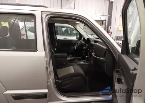 2010 Jeep Liberty Sport z USA, uszkodzony, nr VIN 1J4PP2GK4AW161747